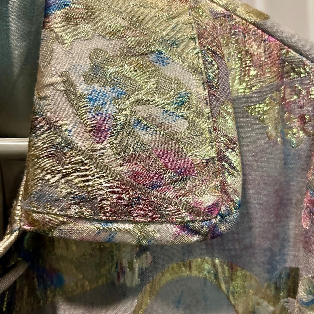 Gorgeous Chicos Jacket Metallic Gold Threading - Picture 3 of 8